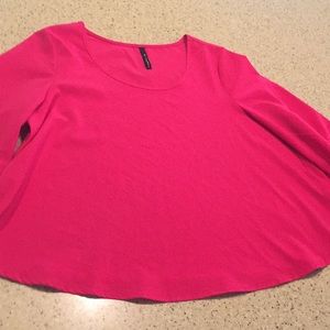 Silky red top 3/4 sleeve scoop neck